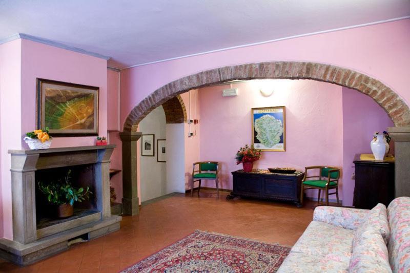 ביביאנה Hotel Borgo Antico מראה חיצוני תמונה