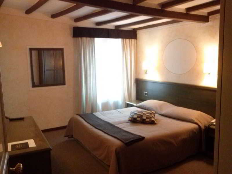 ביביאנה Hotel Borgo Antico מראה חיצוני תמונה