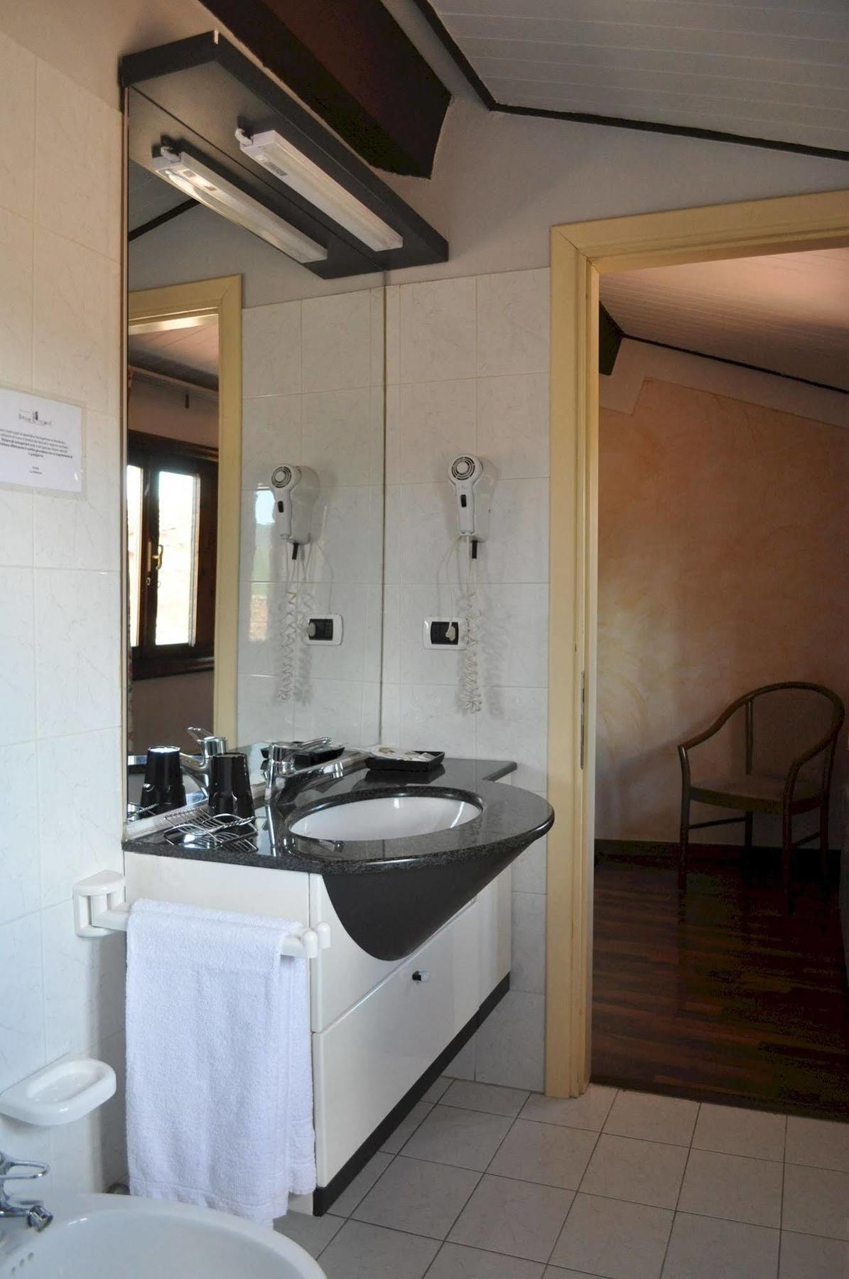 ביביאנה Hotel Borgo Antico מראה חיצוני תמונה